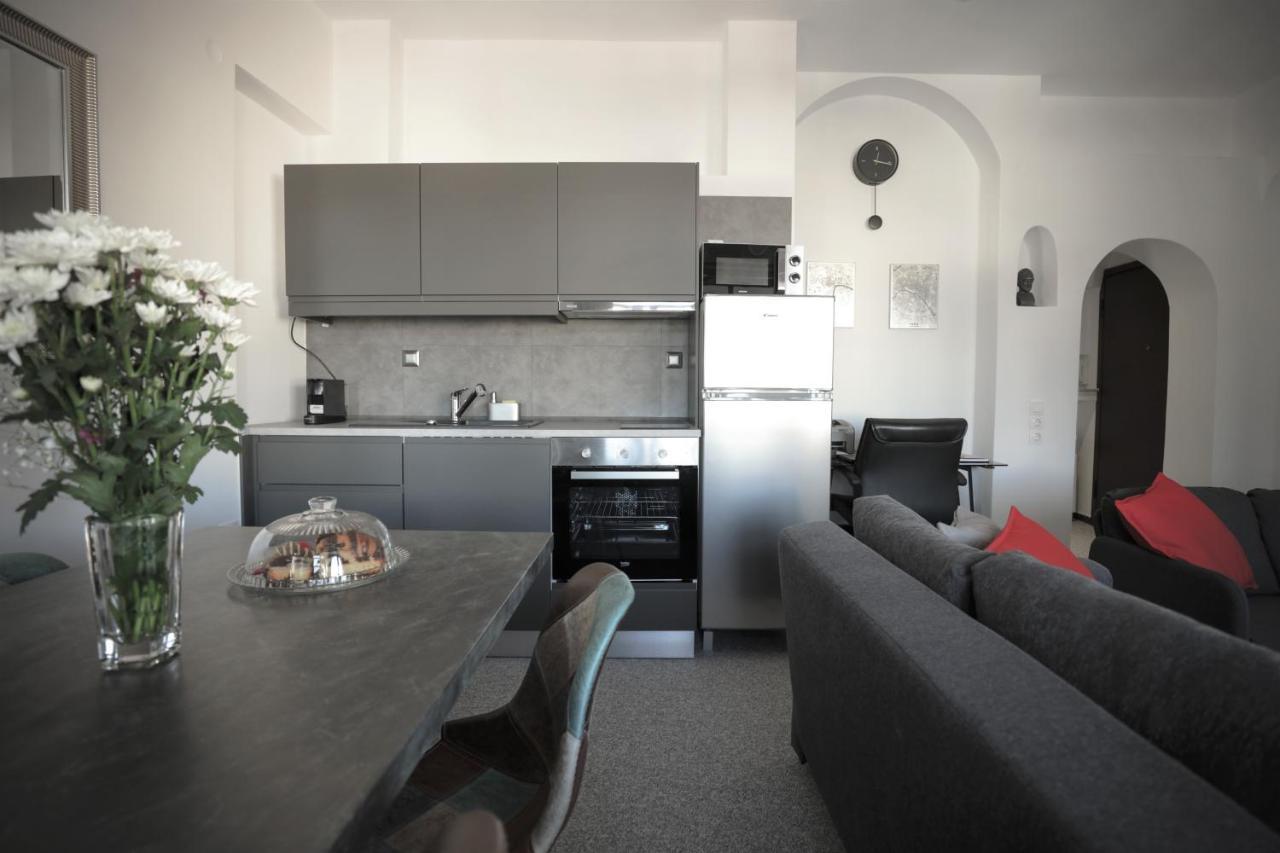 Modern 2 Bedroom Apartment Next To Metro - Marousi Athena Bagian luar foto