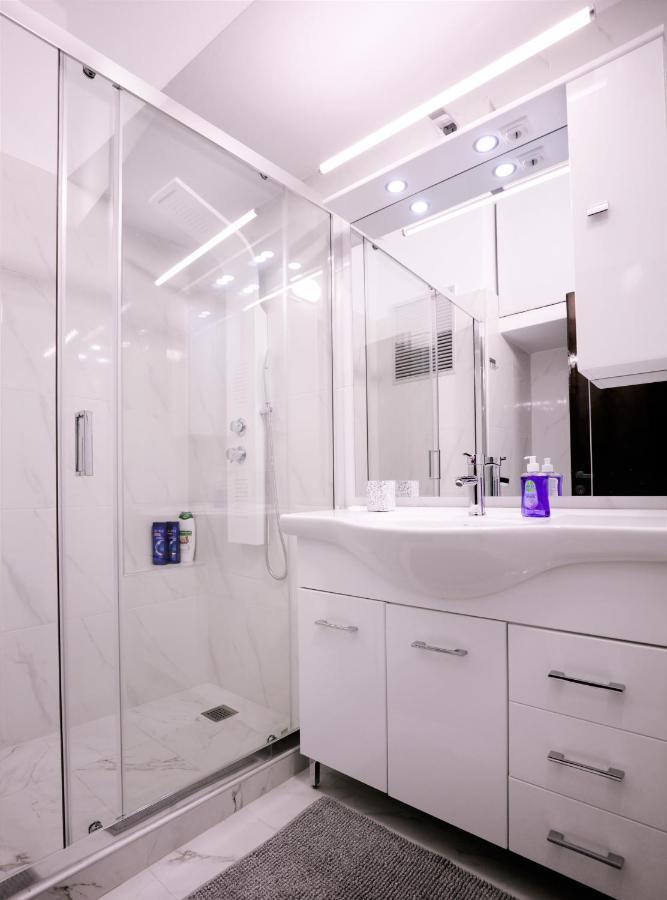 Modern 2 Bedroom Apartment Next To Metro - Marousi Athena Bagian luar foto