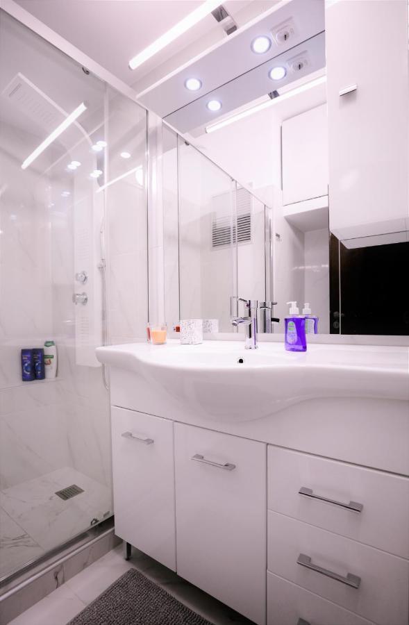 Modern 2 Bedroom Apartment Next To Metro - Marousi Athena Bagian luar foto