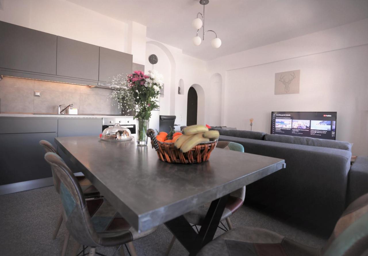 Modern 2 Bedroom Apartment Next To Metro - Marousi Athena Bagian luar foto