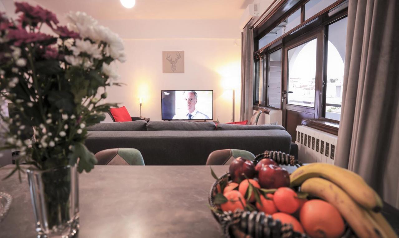 Modern 2 Bedroom Apartment Next To Metro - Marousi Athena Bagian luar foto