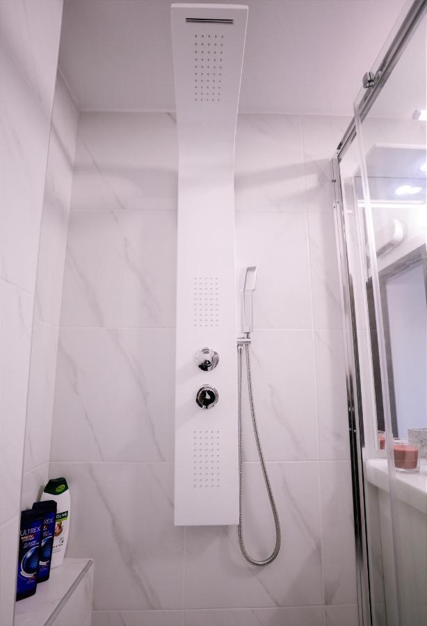 Modern 2 Bedroom Apartment Next To Metro - Marousi Athena Bagian luar foto